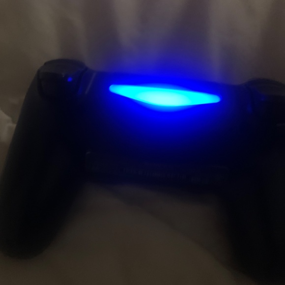 PS4 controller - Picture 2 of 2